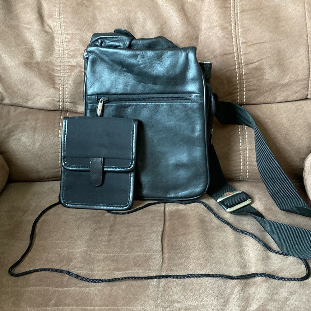 Travelon leather anti-theft bag w/ accessory
